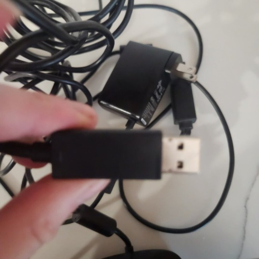 Microsoft Xbox 360 Kinect Sensor and‎ Controller Bundle - Picture 7 of 9